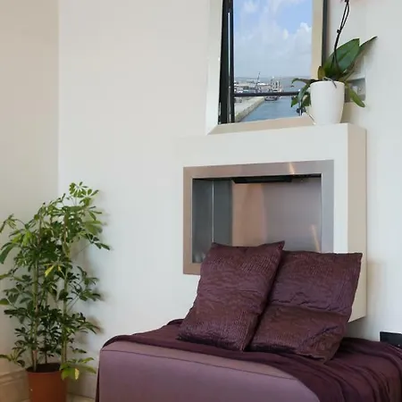 Luxury Center Penthouse Apartment *